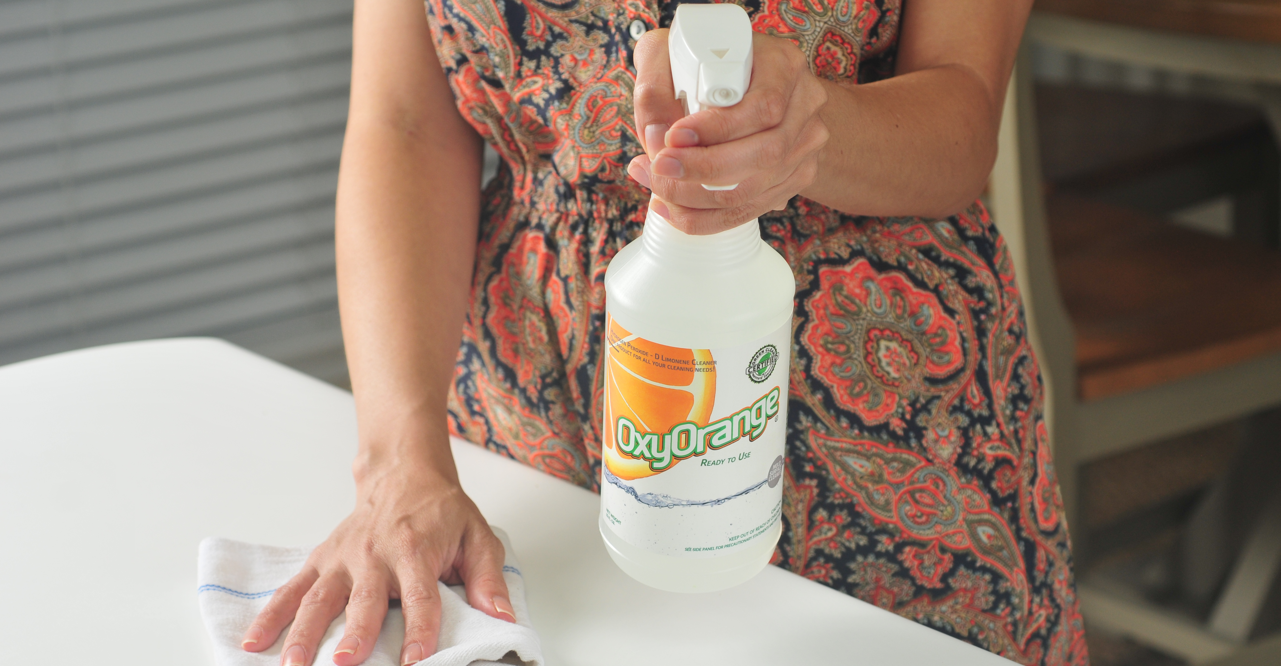 Oxy Orange® effectively removes a wide variety of common soils and stains, including coffee, tea, juice, grease, ink, red wine, and blood, while also neutralizing unpleasant odors